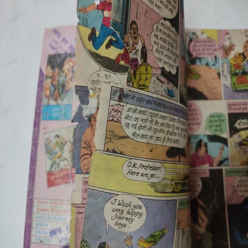 Crookbond Aur Jhojhatek .( First and last few pages are confair pintide , magic tape used , corner cut and first few pages are spine cut And Not impact in story ) .