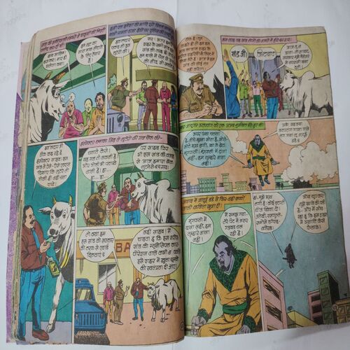 Crookbond Aur Jhojhatek .( First and last few pages are confair pintide , magic tape used , corner cut and first few pages are spine cut And Not impact in story ) .