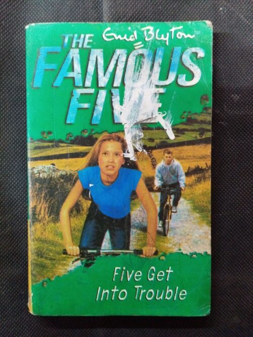 Five Get Into trouble ( Enid Blyton ) .